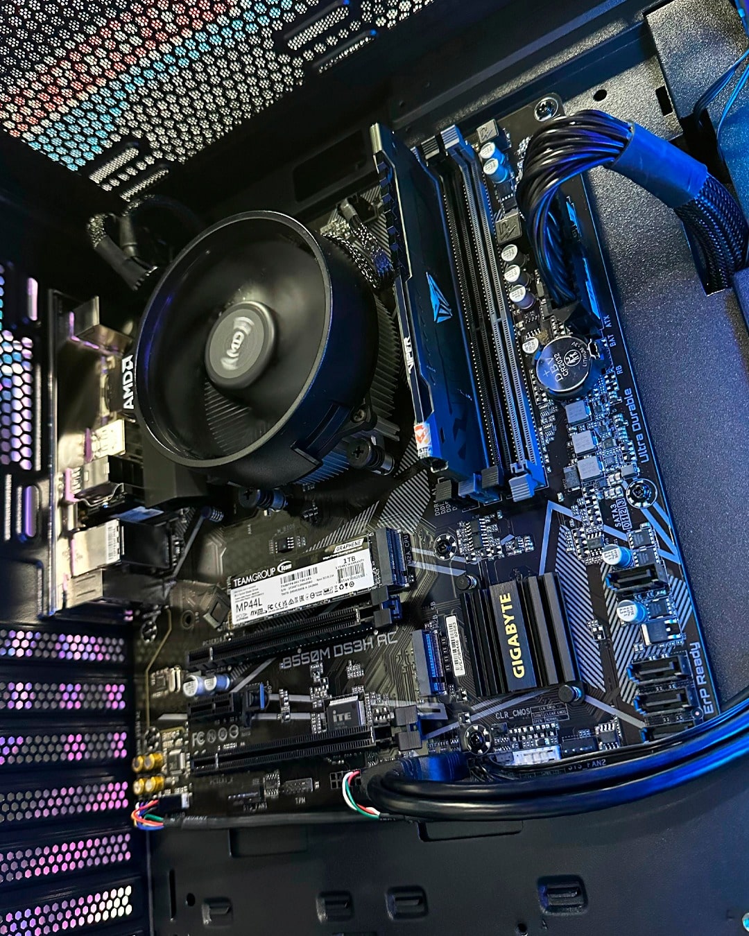 TORRE R5| RYZEN 5 5600G/B550/RAM16GB|SSD1TB/500W