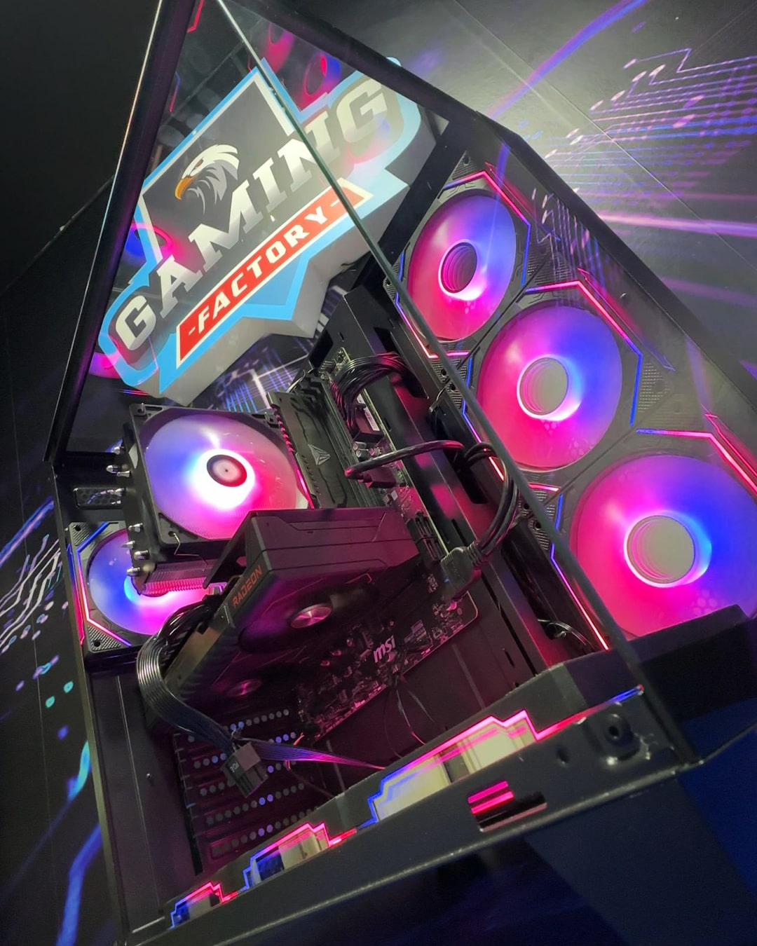 Torre Spectre: Ryzen 7 5700X- Board B550M Wifi - RAM 16GB - M.2 1TB - RX 9060XT 16GB