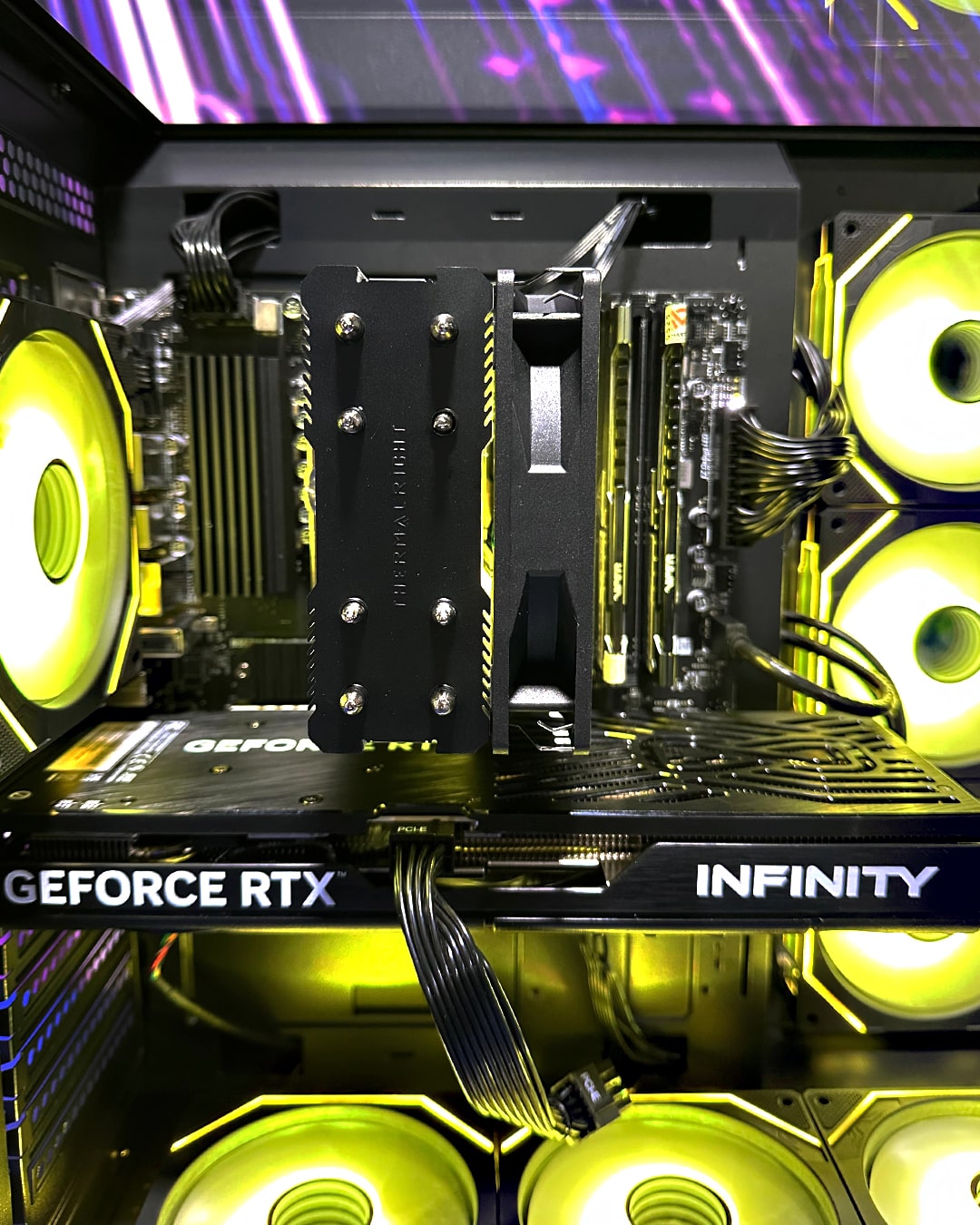 TORRE Quantum/ Ryzen 7 5700X-B550-RAM32GB-SSD1TB-RTX5060Ti 16GB