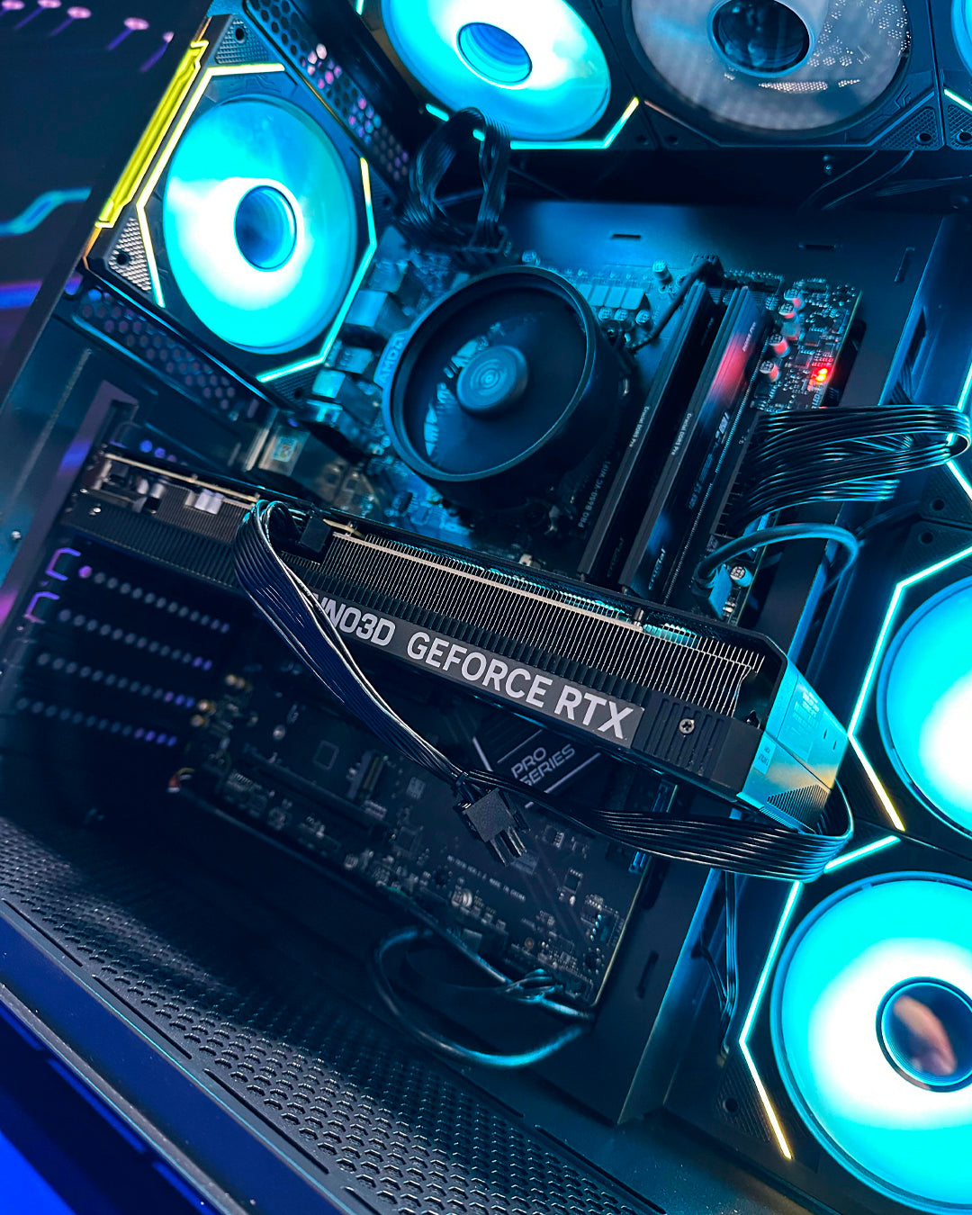 Torre Thunder: Ryzen 5 7600 - Board B650 Pro WIFI - 16GB DDR5 - M.2 1TB - 700W 80+ Bronze