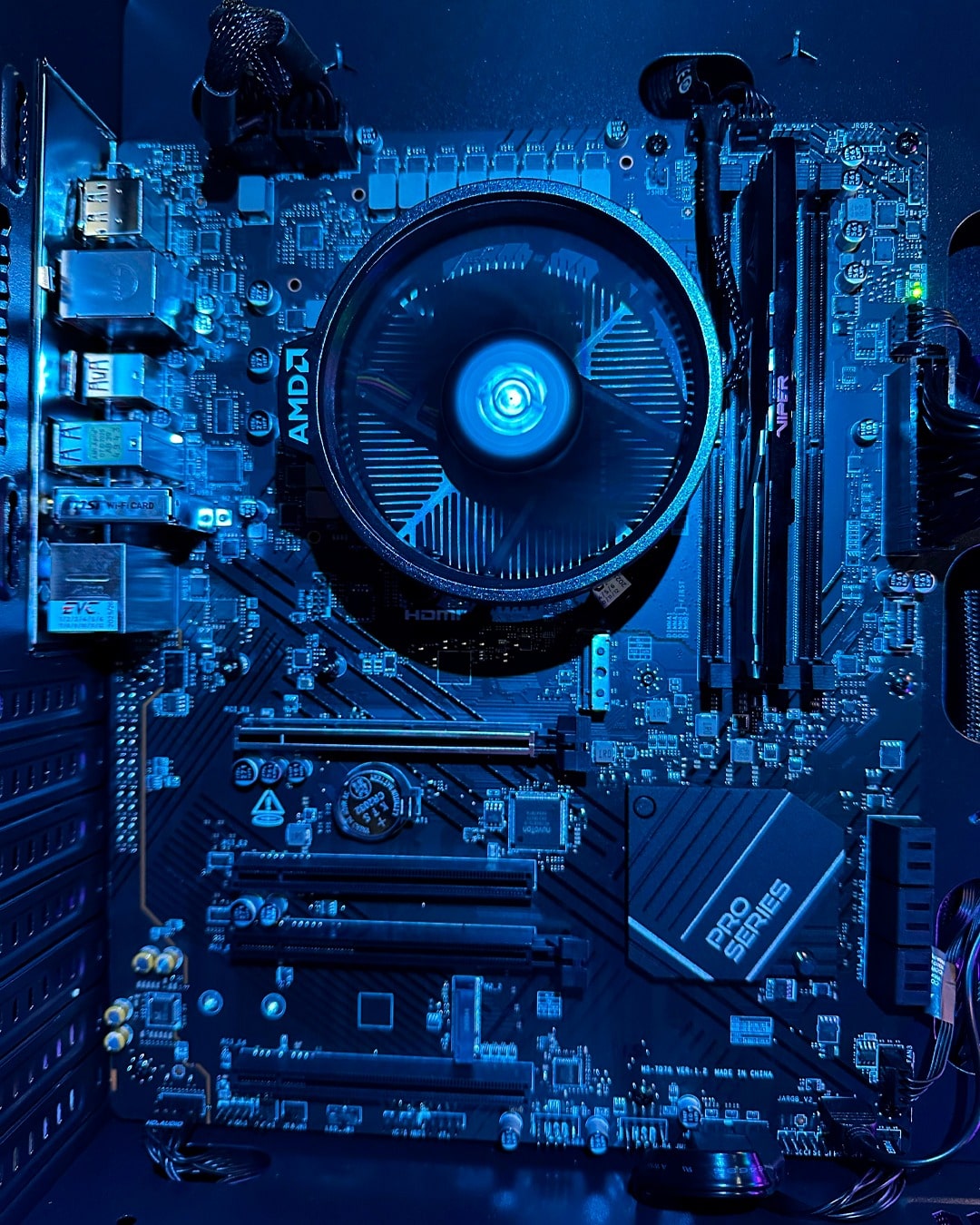 PC COMBO Celestia| rRyzen 5 8500G|B650|RAM16GB|SSD1TB– Rendimiento, estilo y experiencia completa 🌟