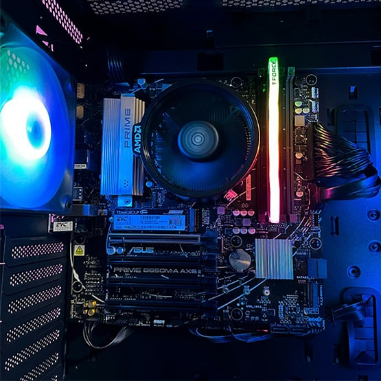 PC COMBO FROZEN|RYZEN 7 8700G|B650|RAM 16GB|SSD512|MONITOR 24"| COMBOTECLADOY MOUSE RGB