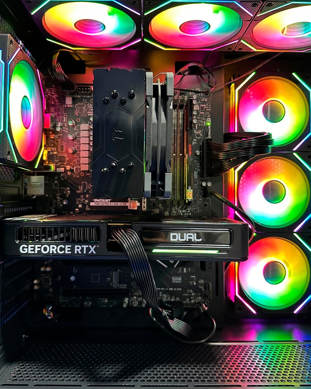 PC COMBO VOLD/ Ryzen 5 7600-UX200-RAM16GB-SSD1TB-RTX5060 8GB/ Monitor 25"/ Teclado y Mouse RGB