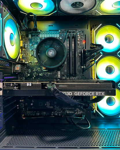 Torre Thunder: Ryzen 5 7600 - Board B650 Pro WIFI - 16GB DDR5 - M.2 1TB - 700W 80+ Bronze