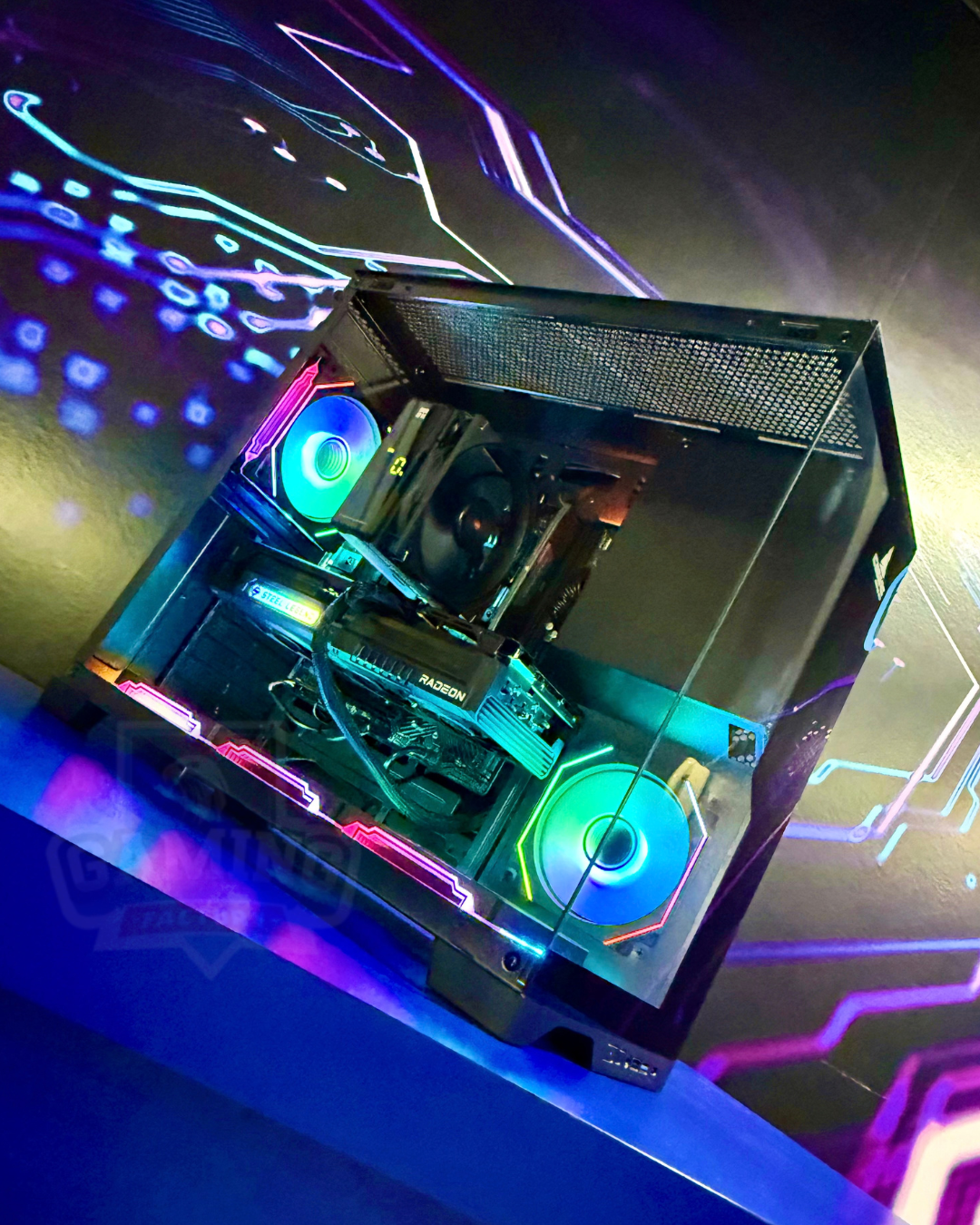 Torre Carbon: Ryzen 5 9600X - Cooler con pantalla - Board B650M WIFI - 16GB DDR5 - M.2 512GB - RX 9070 12GB - 750W Bronze - Chasis Crystal Pulse