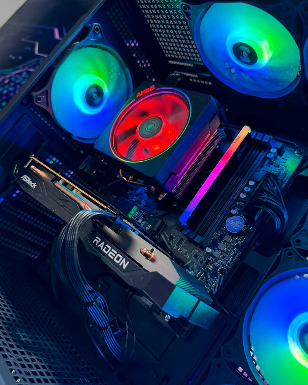 Combo Doom: Ryzen 7 5800XT - Board B550M Wifi - RAM 16GB - M.2 1TB - RTX 5060 8GB / RX 7600 - Monitor 25'' 200Hz - Teclado y mouse